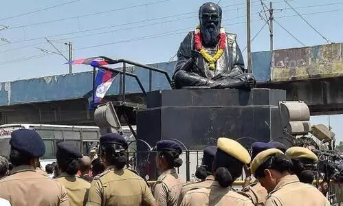 Periyar statue