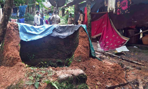 യു​വ​തി കു​ട്ടി​യു​മാ​യി കി​ണ​റ്റി​ൽ​ചാ​ടി മ​രി​ച്ച സം​ഭ​വം: ഭ​ർ​ത്താ​വി​നോ​ടു​ള്ള സം​ശ​യ​വും കു​ടും​ബ ക​ല​ഹ​വു​മെ​ന്ന് നാ​ട്ടു​കാ​ർ