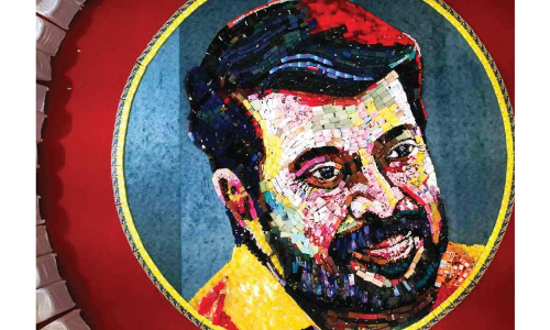 മൊബൈൽ ഫോൺ കൊണ്ട് മമ്മൂട്ടിയുടെ ചിത്രമൊരുക്കി ഡാവിഞ്ചി സുരേഷ്