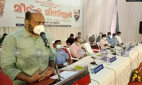 തൃശൂർ ടൗൺഹാളിൽ  മീറ്റ് ദ മിനിസ്റ്റർ പരിപാടി മന്ത്രി പി. രാജീവ് ഉദ്ഘാടനം ചെയ്യുന്നു