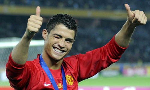 റൊണാൾഡോയുടെ ആദ്യ മത്സരം കാണാൻ തിരക്ക്​ കൂട്ടി ആരാധകർ; ഓൾഡ്​ ട്രഫോഡിൽ കോവിഡ്​ നിയന്ത്രണങ്ങൾ കർശനമാക്കുന്നു