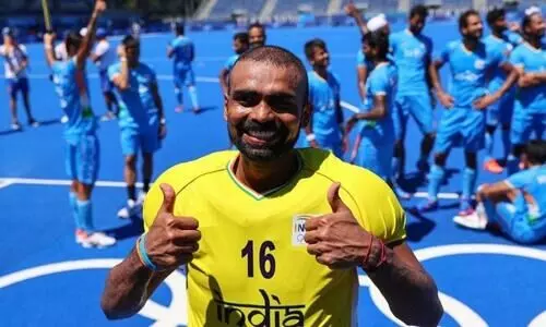 ശ്രീജേഷിന് എൽ.ഐ.സി 25 ലക്ഷം നൽകി