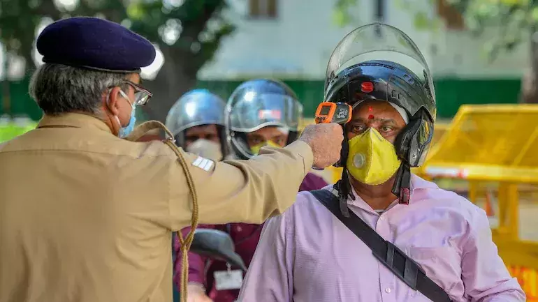 സംസ്ഥാനത്ത് ഇന്ന് 30,196 പേര്ക്ക് കോവിഡ്; മരണം 22,000 കടന്നു: ടി.പി.ആർ 17.63 സംസ്ഥാനത്ത് ഇന്ന് 30,196 പേര്ക്ക് കോവിഡ്; മരണം 22,000 കടന്നു: ടി.പി.ആർ 17.63