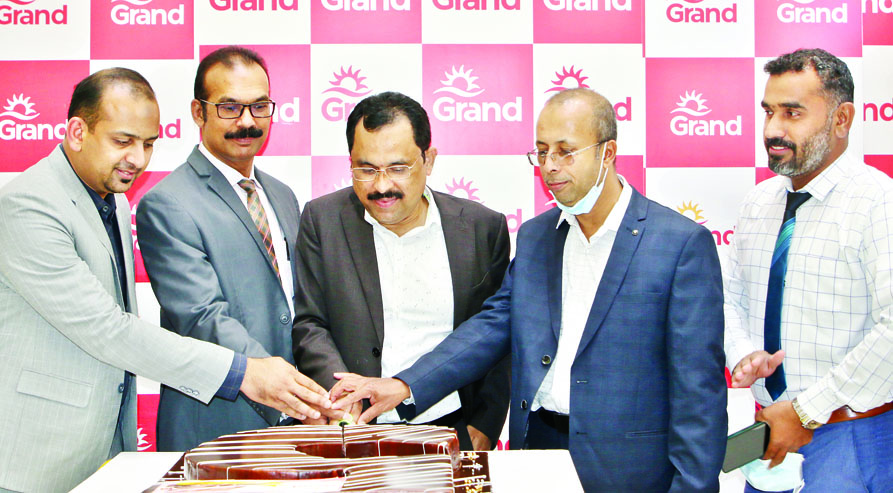 ഗ്രാ​ൻ​ഡ് ഹൈ​പ്പ​ർ​മാ​ർ​ക്ക​റ്റ്​ അ​ഞ്ചാം വാ​ർ​ഷി​ക​ത്തി​ന്​ തു​ട​ക്കം