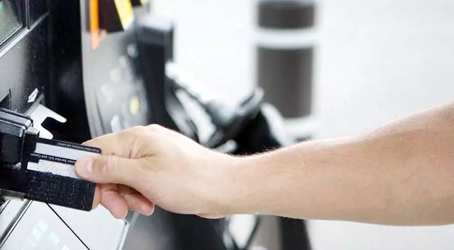 ഇന്ധന സ്​റ്റേഷനുകളിൽ ബാങ്ക്​ കാർഡ് സൂക്ഷിച്ച്​ ഉപയോഗിക്കണം –ആർ.ഒ.പി