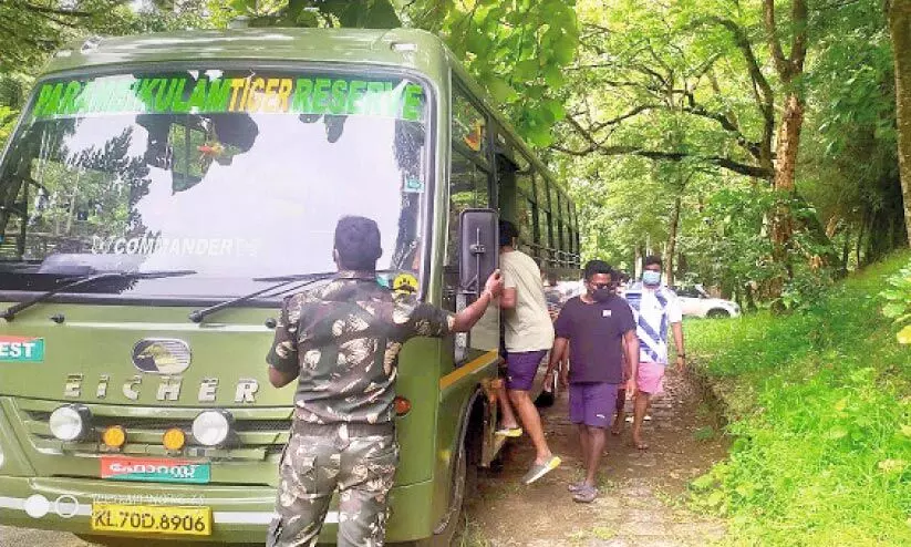പ​റ​മ്പി​ക്കു​ള​ത്ത് സ​ഞ്ചാ​രി​ക​ൾ എ​ത്തി​ത്തു​ട​ങ്ങി