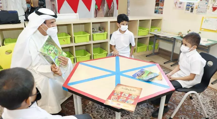 വി​ദ്യാ​ർ​ഥി​ക​ളെ സ്വീ​ക​രി​ച്ച്​ സ്​​കൂ​ളു​ക​ൾ