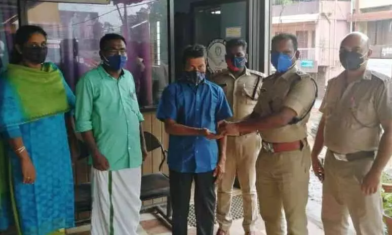 കളഞ്ഞു കിട്ടിയ സ്വർണം തിരിച്ചേൽപിച്ച്​ ഇതരസംസ്​ഥാന തൊഴിലാളി