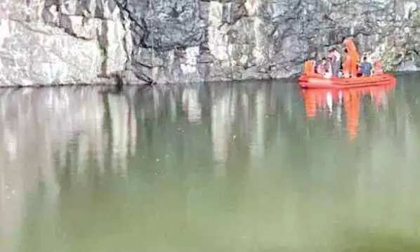 പാറക്വാറിയിലെ വെള്ളക്കെട്ടിൽ കുളിക്കാനിറങ്ങിയ യുവാവിനെ കാണാതായി പാറക്വാറിയിലെ വെള്ളക്കെട്ടിൽ കുളിക്കാനിറങ്ങിയ യുവാവിനെ കാണാതായി