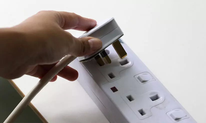 വീട്ടിനുള്ളിൽ അൽപ്പം ജാഗ്രത പുലർത്തിയാൽ ഇൗ അപകടങ്ങൾ ഒഴിവാക്കാം വീട്ടിനുള്ളിൽ അൽപ്പം ജാഗ്രത പുലർത്തിയാൽ ഇൗ അപകടങ്ങൾ ഒഴിവാക്കാം