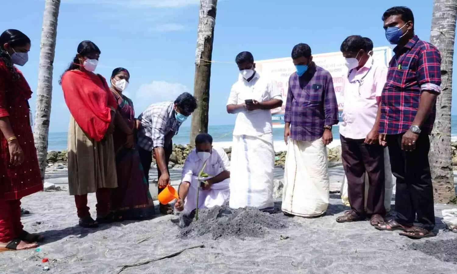 ആലപ്പാട് പഞ്ചായത്താൽ 15000 കണ്ടൽചെടികൾ വെച്ചുപിടിപ്പിക്കുന്നു