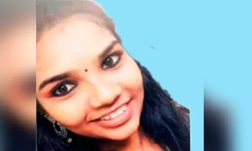 വി​ദ്യാ​ർ​ഥി​നി തൂ​ങ്ങി മ​രി​ച്ച നി​ല​യി​ൽ