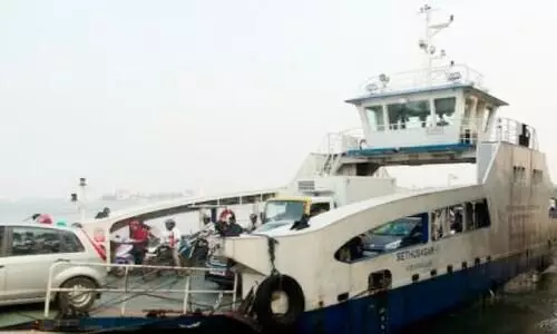 റോ–റോ തകരാറിൽ; യാത്രക്കാർ ദുരിതത്തിൽ റോ–റോ തകരാറിൽ; യാത്രക്കാർ ദുരിതത്തിൽ