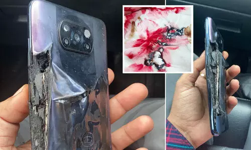 ഫുൾ ചാർജ്​ ചെയ്​ത്​ മിനിറ്റുകൾക്കകം മൊബൈൽ ഫോൺ പൊട്ടിത്തെറിച്ചു; പരാതിയുമായി യുവാവ്​