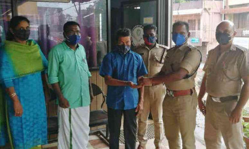 കളഞ്ഞു കിട്ടിയ സ്വർണം തിരിച്ചേൽപിച്ച്​ ഇതരസംസ്​ഥാന തൊഴിലാളി