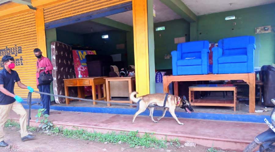 നീലേശ്വരത്ത് ജ്വല്ലറി കൊള്ളയടിക്കാൻ ശ്രമം; കാവൽക്കാര​നെ കണ്ടപ്പോൾ മോഷ്ടാവ് രക്ഷപ്പെട്ടു