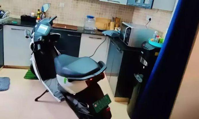 Owner charges Ather electric scooter in 5th floor after apartment