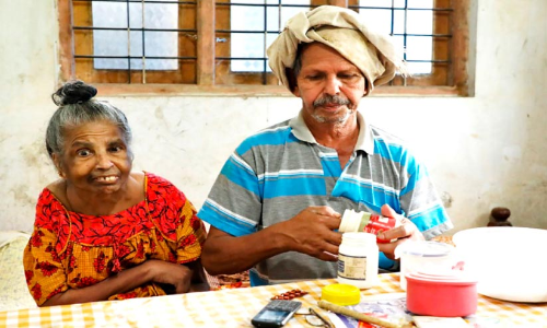 ഇവർ ഇനി സ്വന്തം മണ്ണി​െൻറ ഉടമകൾ,   പതിറ്റാണ്ടുകളുടെ കാത്തിരിപ്പിനൊടുവിൽ പട്ടയം ലഭിക്കുന്ന സന്തോഷത്തിൽ കുടുംബങ്ങൾ