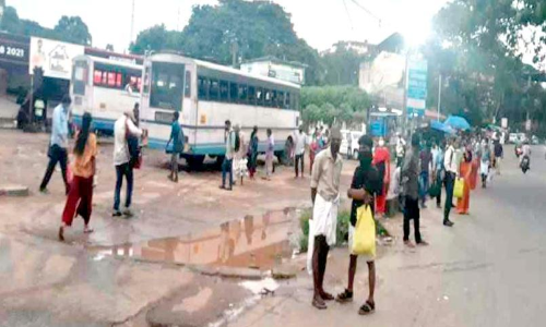 കെ.എസ്.ആർ.ടി.സി ആലുവ ഡിപ്പോ: യാത്രക്കാർ ഇപ്പോഴും പെരുവഴിയിൽ