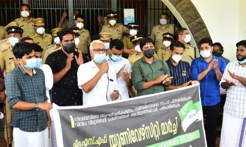 സിലബസിലെ കാവിവത്​കരണം: കണ്ണൂർ സർവകലാശാലയിലേക്ക്​ എം.എസ്.എഫ് മാർച്ച്​ നടത്തി