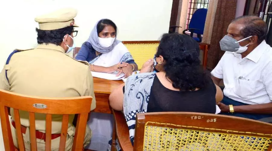 കോടതിയുടെ പരിഗണനയിലുള്ള കേസുകള് അദാലത്തില് എടുക്കില്ല -വനിത കമീഷന് കോടതിയുടെ പരിഗണനയിലുള്ള കേസുകള് അദാലത്തില് എടുക്കില്ല -വനിത കമീഷന്