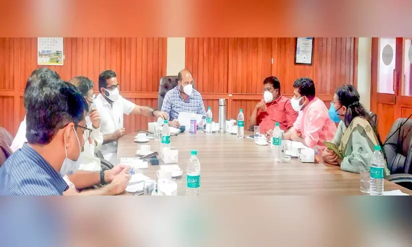 മീ​റ്റ് ദി ​മി​നി​സ്​​റ്റ​ര്‍ തു​ണ​യാ​യി: ജോ​ബി​ന്​ വൈ​ദ്യു​തി;  പ്ര​സ​ന്ന​കു​മാ​റി​ന്​ വാ​യ്​​പ