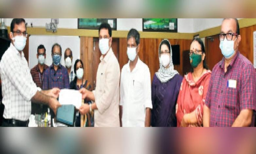 വാ​ക്സി​നേ​ഷ​ൻ: ജി​ല്ല​യി​ൽ ഒ​ന്നാ​മ​തെ​ത്തി നി​ല​മ്പൂ​ർ ന​ഗ​ര​സ​ഭ, ക​ല​ക്ട​ർ കെ. ​ഗോ​പാ​ല​കൃ​ഷ്ണ​ന്‍ പ്ര​ഖ്യാ​പ​നം ന​ിർവഹിച്ചു