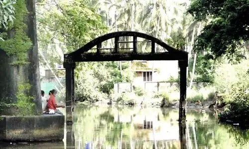 മലബാർ സമരത്തി​െൻറ ഓർമകളുറങ്ങുന്ന   പൊന്നാനിയിലെ പാലം വിസ്മൃതിയിലേക്ക്