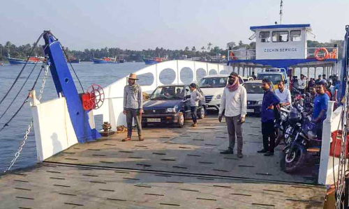 ബേപ്പൂർ–ചാലിയം ജങ്കാർ സർവിസ് പുനരാരംഭിച്ചു