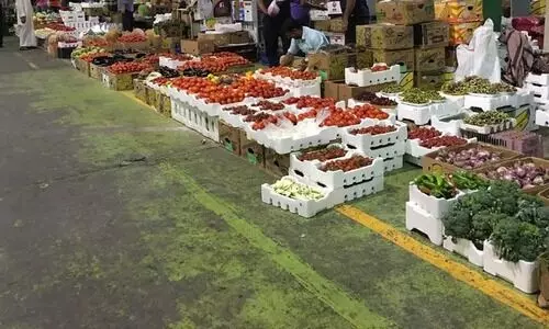 കാ​പി​റ്റ​ൽ മു​നി​സി​പ്പ​ൽ സം​ഘം സെ​ൻ​ട്ര​ൽ മാ​ർ​ക്ക​റ്റ്​ സ​ന്ദ​ർ​ശി​ച്ചു