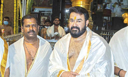 മോഹന്‍ലാല്‍ ഗുരുവായൂരിൽ