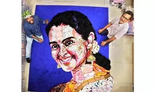 സൗന്ദര്യവർധക വസ്തുക്കൾ കൊണ്ടൊരു മഞ്ജു വാര്യർ ചിത്രം