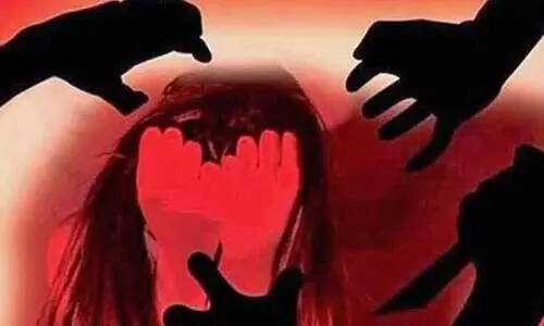 പ്രായപൂർത്തിയാകാത്ത പെൺകുട്ടിയെ പീഡിപ്പിച്ച കേസിൽ മൂന്നുപേർ പിടിയിൽ
