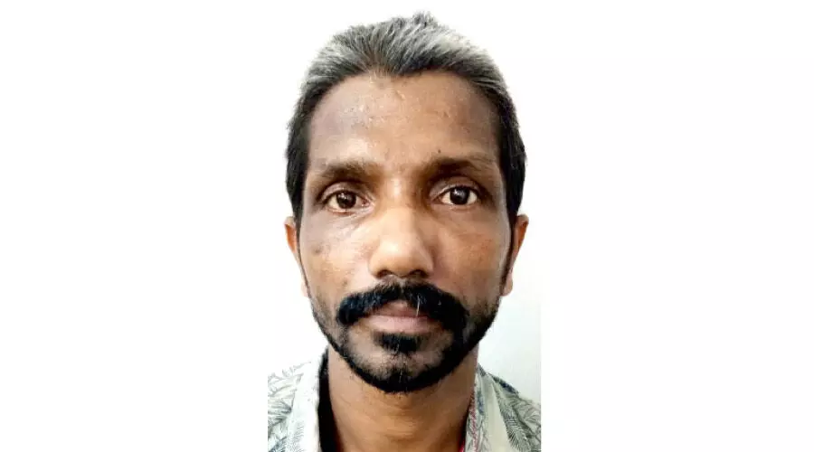 റി​മാ​ൻ​ഡ് പ്ര​തി പൊ​ലീ​സി​നെ വെ​ട്ടി​ച്ചു​ക​ട​ന്നു;  പിങ്ക് പൊലീസ് സാഹസികമായി പിടികൂടി