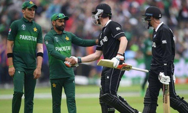 ഔട്ടായാൽ നേരെ വിട്ടോണം; പാകിസ്താൻ-ന്യൂസിലാൻഡ് പരമ്പരയിൽ ഡി.ആർ.എസ് ഉണ്ടാകില്ല, കാരണം വിചിത്രം ഔട്ടായാൽ നേരെ വിട്ടോണം; പാകിസ്താൻ-ന്യൂസിലാൻഡ് പരമ്പരയിൽ ഡി.ആർ.എസ് ഉണ്ടാകില്ല, കാരണം വിചിത്രം