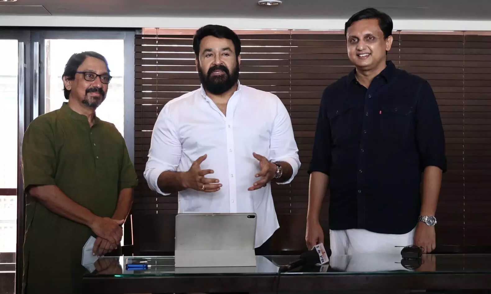 കേരള ടൂറിസം മൊബൈല്‍ ആപ്പ് പുറത്തിറക്കി മോഹന്‍ലാല്‍