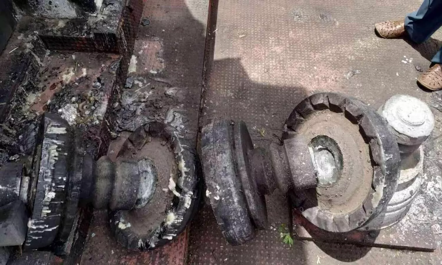 സെൻറ് ഡൊമിനിക് ദേവാലയത്തിന് മുൻഭാഗത്തെ കപ്പേളയിൽ സ്ഥാപിച്ചിരുന്ന കൽവിളക്ക് തകർത്തു; പൊലീസ്​ അന്വേഷണം