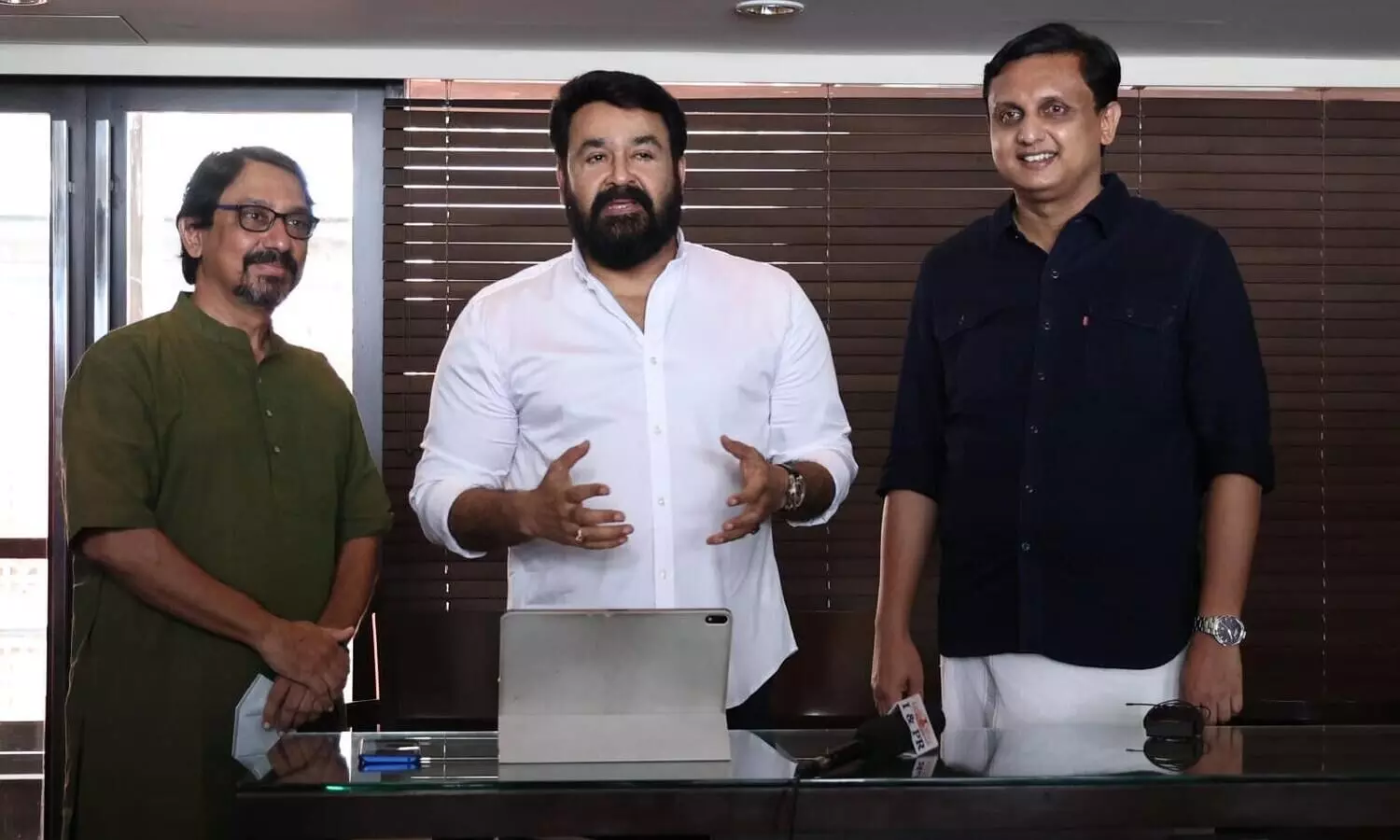 കേരള ടൂറിസം മൊബൈല്‍ ആപ്പ് പുറത്തിറക്കി മോഹന്‍ലാല്‍