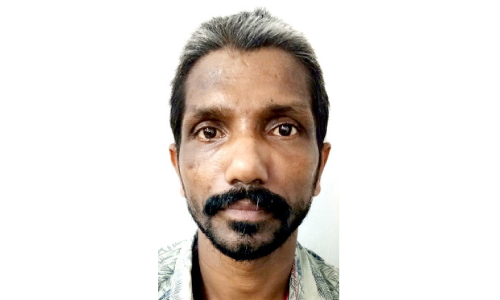 റി​മാ​ൻ​ഡ് പ്ര​തി പൊ​ലീ​സി​നെ വെ​ട്ടി​ച്ചു​ക​ട​ന്നു;  പിങ്ക് പൊലീസ് സാഹസികമായി പിടികൂടി