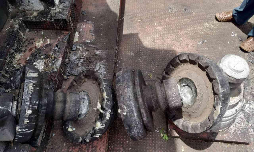 സെൻറ് ഡൊമിനിക് ദേവാലയത്തിന് മുൻഭാഗത്തെ കപ്പേളയിൽ സ്ഥാപിച്ചിരുന്ന കൽവിളക്ക് തകർത്തു; പൊലീസ്​ അന്വേഷണം