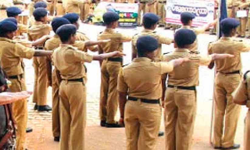 ഫണ്ടില്ലാതെ കുട്ടിപ്പൊലീസ്: സംസ്ഥാനത്ത് 115 സ്കൂളുകൾക്ക് എസ്.പി.സി പദ്ധതി ഫണ്ട് ലഭിക്കുന്നില്ല ഫണ്ടില്ലാതെ കുട്ടിപ്പൊലീസ്: സംസ്ഥാനത്ത് 115 സ്കൂളുകൾക്ക് എസ്.പി.സി പദ്ധതി ഫണ്ട് ലഭിക്കുന്നില്ല