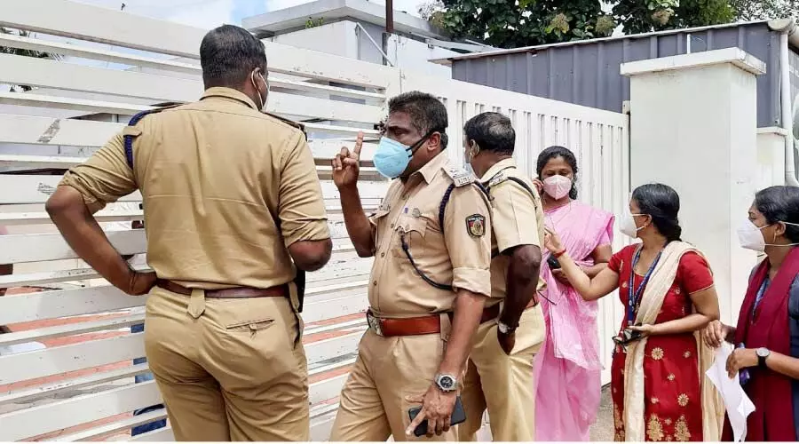 സൗകര്യമൊരുക്കിയില്ല; കോവിഡ് ബാധിതനായ ഡോക്ടർക്ക് നീറ്റ് പരീക്ഷയെഴുതാനായില്ല സൗകര്യമൊരുക്കിയില്ല; കോവിഡ് ബാധിതനായ ഡോക്ടർക്ക് നീറ്റ് പരീക്ഷയെഴുതാനായില്ല