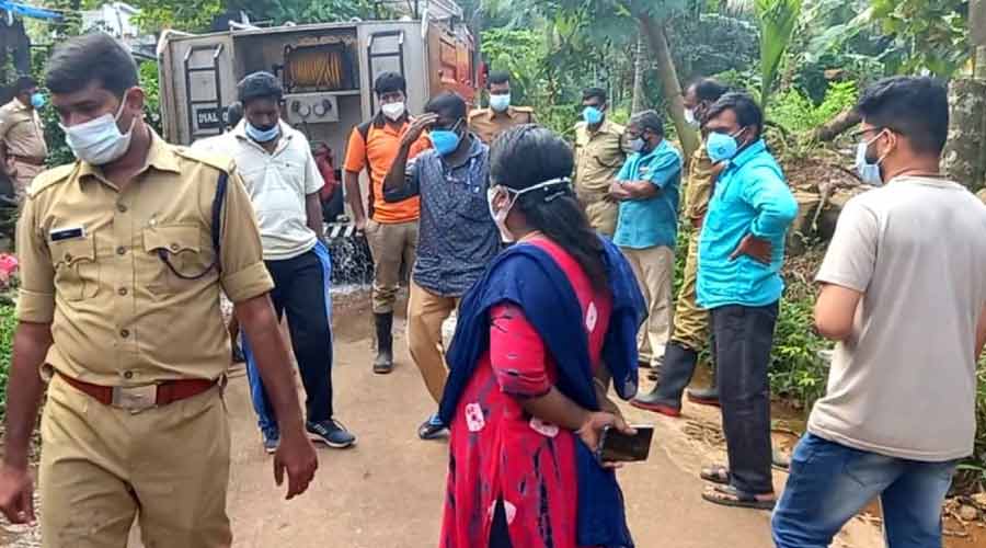 ജനവാസമേഖലയിൽ കക്കൂസ് മാലിന്യം തള്ളി ജനവാസമേഖലയിൽ കക്കൂസ് മാലിന്യം തള്ളി