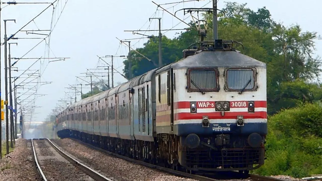 െട്രയിനിലെ കവർച്ച; പരാതിക്കാരിൽ ഒരാളുടെ മൊഴിയിൽ വൈരുധ്യം െട്രയിനിലെ കവർച്ച; പരാതിക്കാരിൽ ഒരാളുടെ മൊഴിയിൽ വൈരുധ്യം