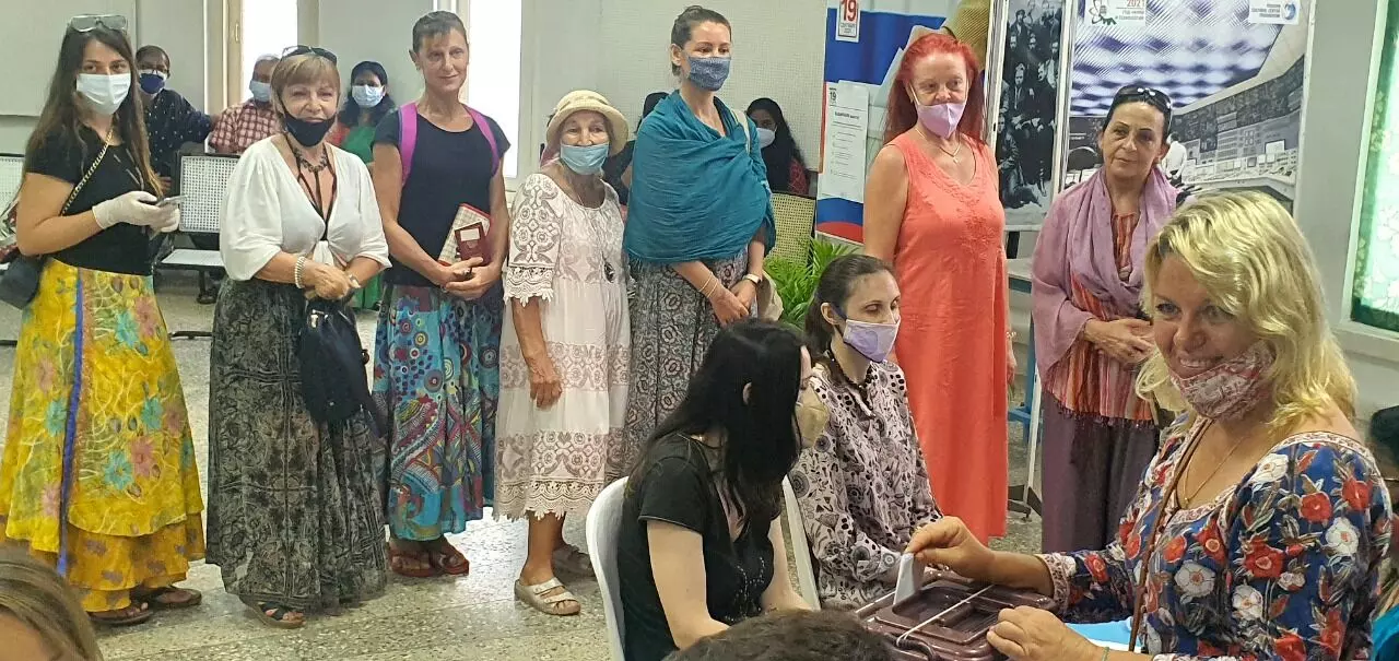 റഷ്യൻ പാർലമെൻറ് തെരഞ്ഞെടുപ്പിന് തിരുവനന്തപുരത്തും വോട്ട് രേഖപ്പെടുത്തി റഷ്യക്കാർ റഷ്യൻ പാർലമെൻറ് തെരഞ്ഞെടുപ്പിന് തിരുവനന്തപുരത്തും വോട്ട് രേഖപ്പെടുത്തി റഷ്യക്കാർ