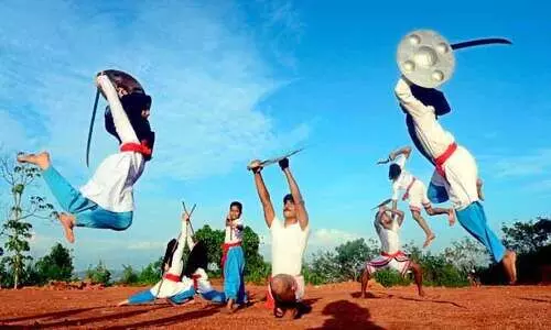 ചുവടുറപ്പിച്ച് മലപ്പുറം കളരിയിലെ പെണ്ണുശിര്:  ദേ​ശീ​യ ചാ​മ്പ്യ​ൻ​ഷി​പ്പി​ൽ തു​ട​ർ​ച്ച​യാ​യ മൂ​ന്നാം വ​ർ​ഷ​വും മി​ക​ച്ച നേ​ട്ടം