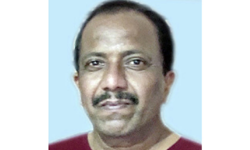 സ്കൂട്ടറി‍ൻെറ പിൻസീറ്റിൽ യാത്ര ചെയ്തിരുന്നയാൾ റോഡിൽ തെറിച്ചുവീണ് മരിച്ചു