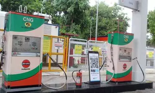 പെട്രോളിൽ നിന്ന്​ സി.എൻ.ജിയിലേക്ക്​ മാറുന്നവർ ജാഗ്രതെ ? സി.എൻ.ജി, പാചകവാതക വില വൻതോതിൽ ഉയർത്തുന്നു