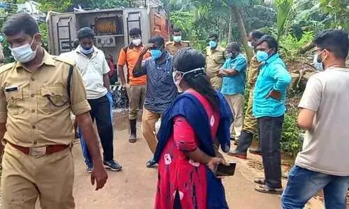 ജനവാസമേഖലയിൽ കക്കൂസ് മാലിന്യം തള്ളി