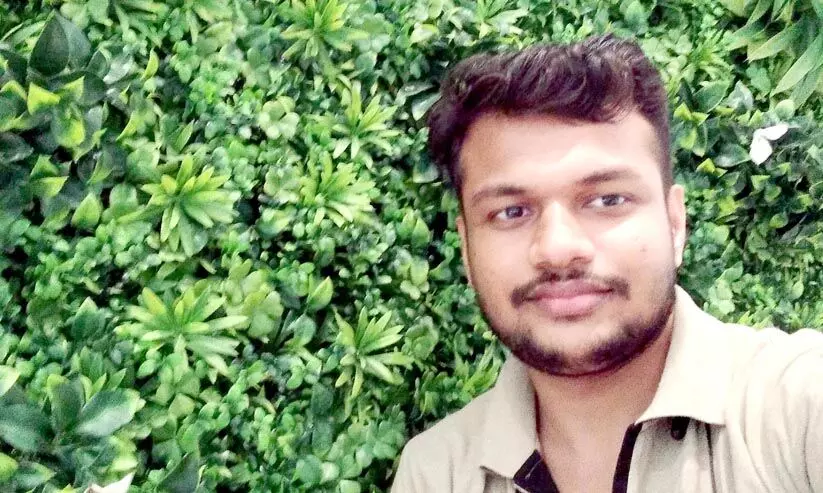 രാജ്യം മുതലാളിമാർക്ക് തീറെഴുതുന്നു രാജ്യം മുതലാളിമാർക്ക് തീറെഴുതുന്നു